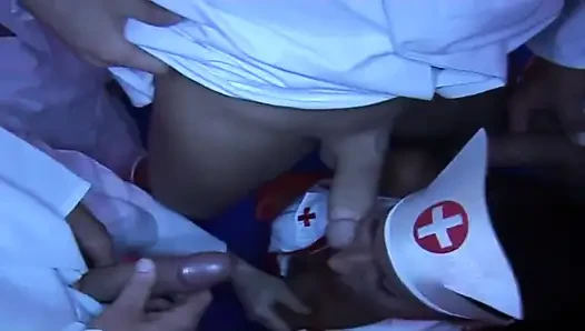 Memek becek cewek sange rambut cokelat ini dientot habis-habisan sampai lubangnya menganga lebar