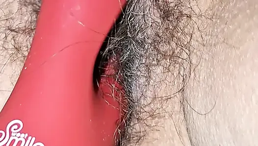 İçine boşaldıktan sonra kıllı amcık oyuncağı