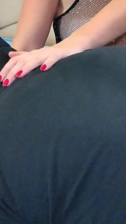 新的双性恋三人行。Mmf。妻子邀请双性恋奴隶为她的丈夫。第1部分。第 25222 集 |剪辑 1