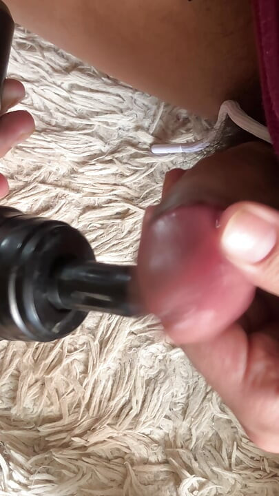 el vibrador me hace chorrear tanto precum