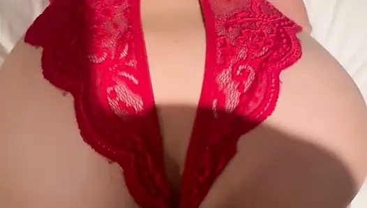 Büyük doğal memeli orta yaşlı seksi kadın şov yapıyor