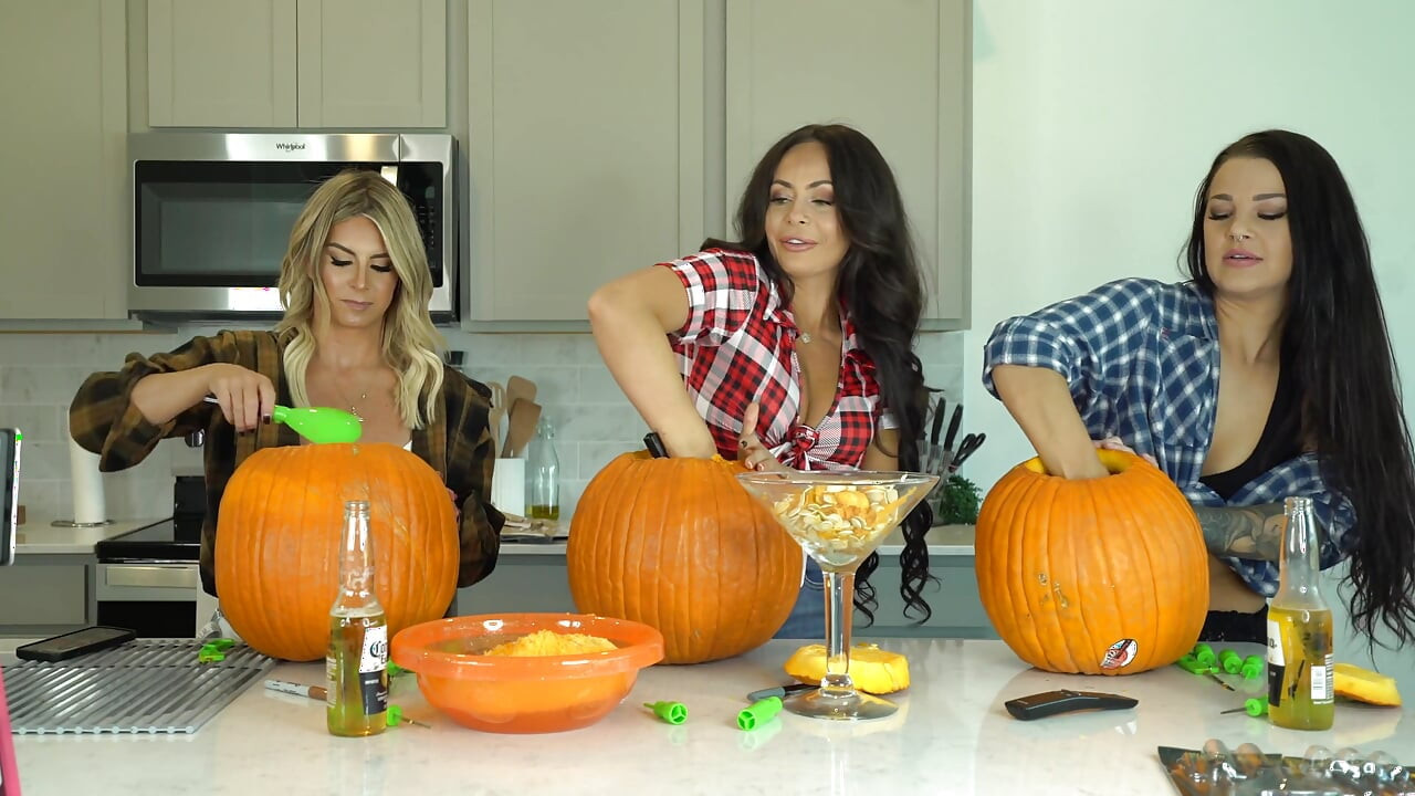 Pemotretan bugil Kiki Mariah_970 evelin carve pumpkins
