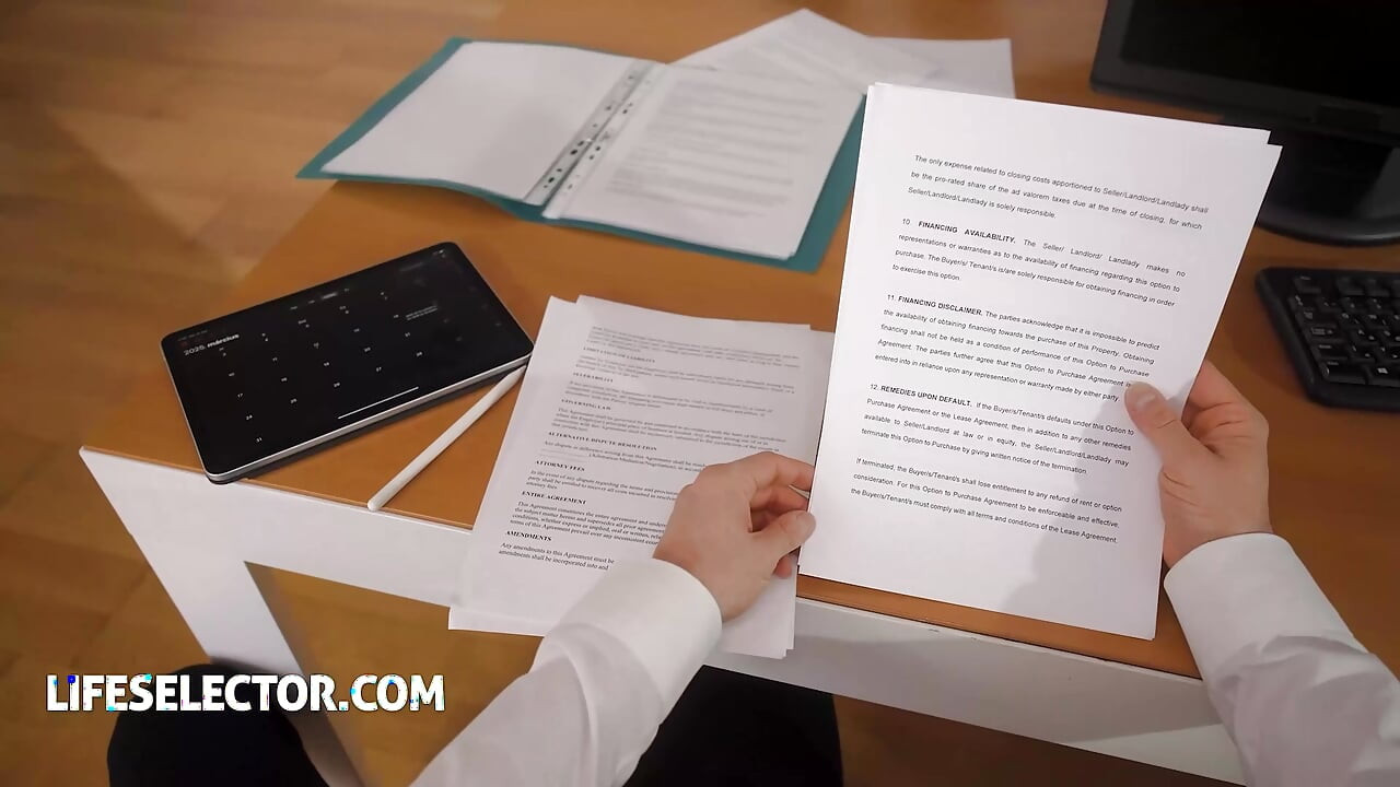 שליחה עמליה דיוויס מחליפה תקע אנאלי בזין אמיתי