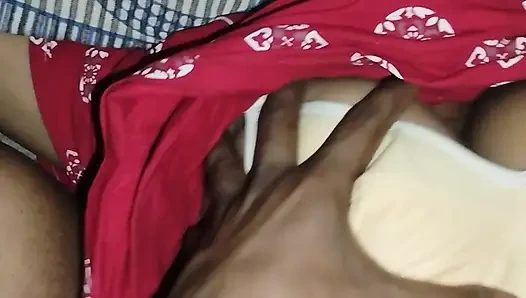 Seksi kızın güzel göğüsleri ve kötü görünüyor