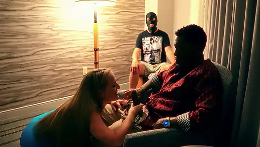 Cuckold-ehemann isst bbc-sperma