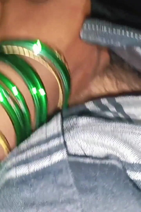 Klimali otobüste riskli oral seks. Sıcak Desi Priti Bhabhi.