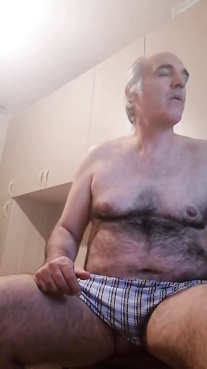 Ich wichs und wichs meinen schwanz, ich bin zu heiß