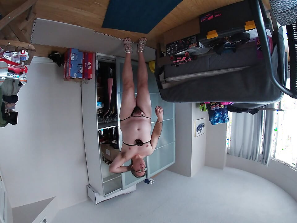 Sissy Mature Phat Cd jerks off upside down !