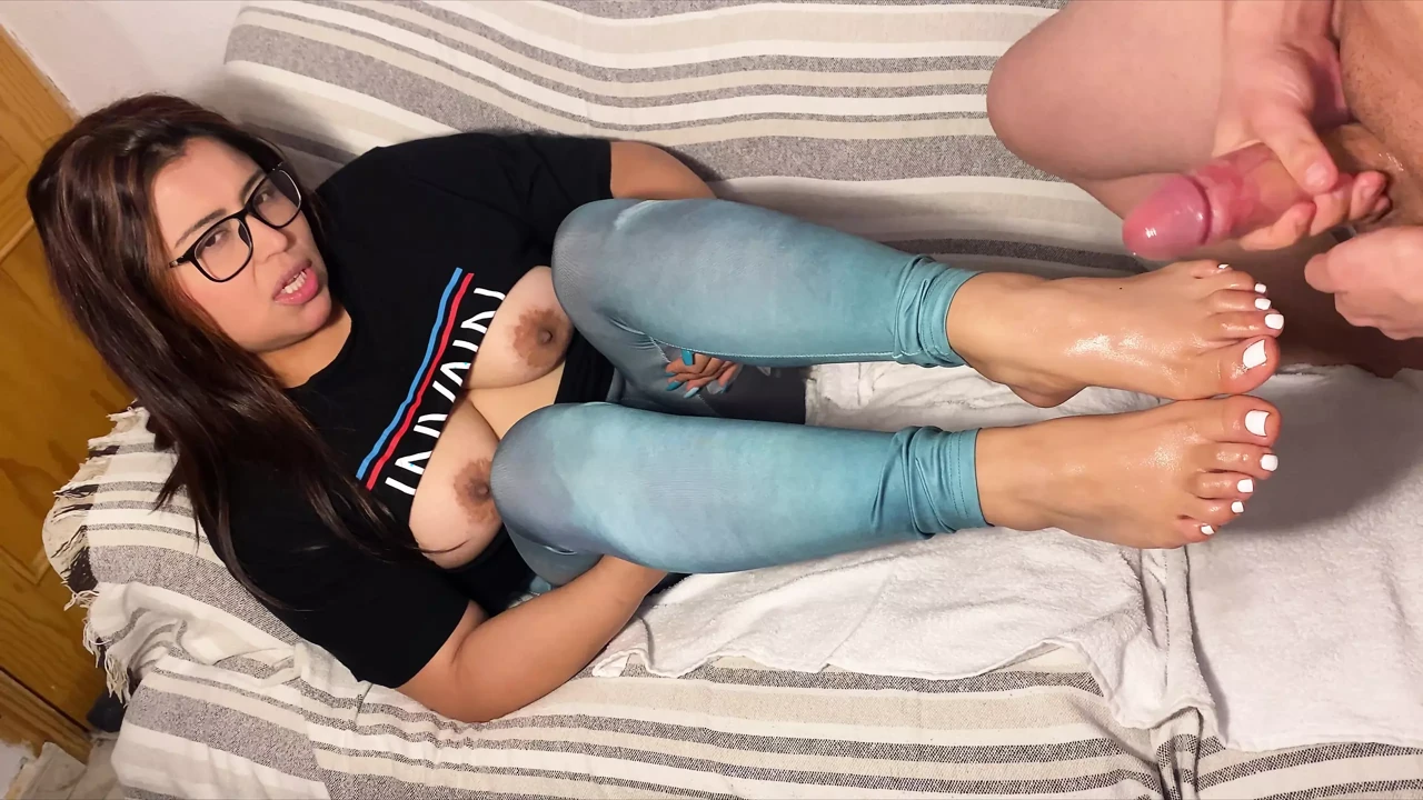 THE BEST FOOTJOB OF A HORNY AND OILED STEPMOM YOU WILL SEE IN YOUR LIFE!