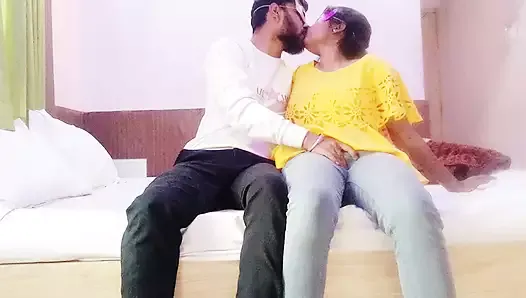 Je baise ma nana canon et sexy dans une chambre Oyo, sexe romantique et passionné en HD avec audio clair en hindi