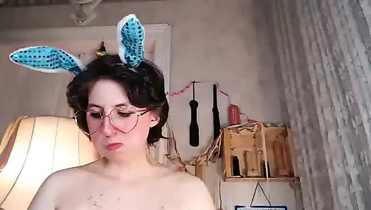 Camgirl with Big Ass Sits on Cake Live