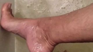 Denkffkinky-黄金の雨による足の水治療-2