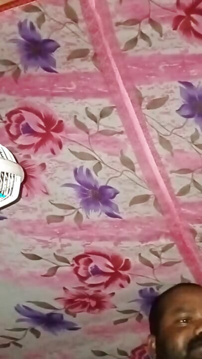 Âm hộ của Yangzi phun nước sau khi bị người yêu của cô ấy đụ, đó là cha dượng của cô ấy