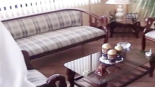 İşten sonra patronum beni evine davet ediyor ve kocamı ilk kez aldatıyorum.