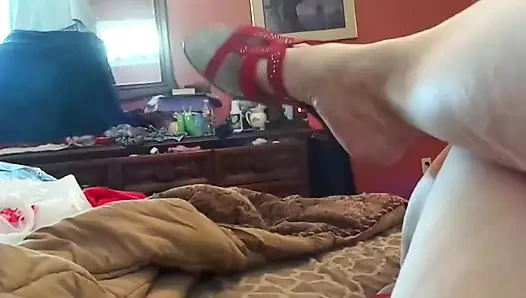 Медсестра Вики с красными ногтями на ногах, фетиш в видео от первого лица