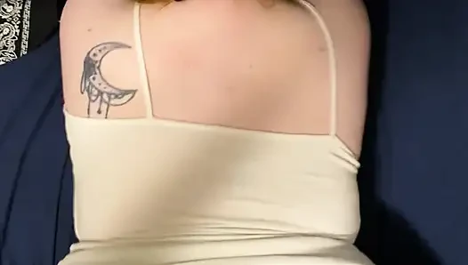 Pawg orta yaşlı seksi kadın file çorapla domalarak sikiliyor