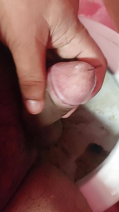 Aaj apne hi chhuchiyon se khela aur lund ki ki malish ki