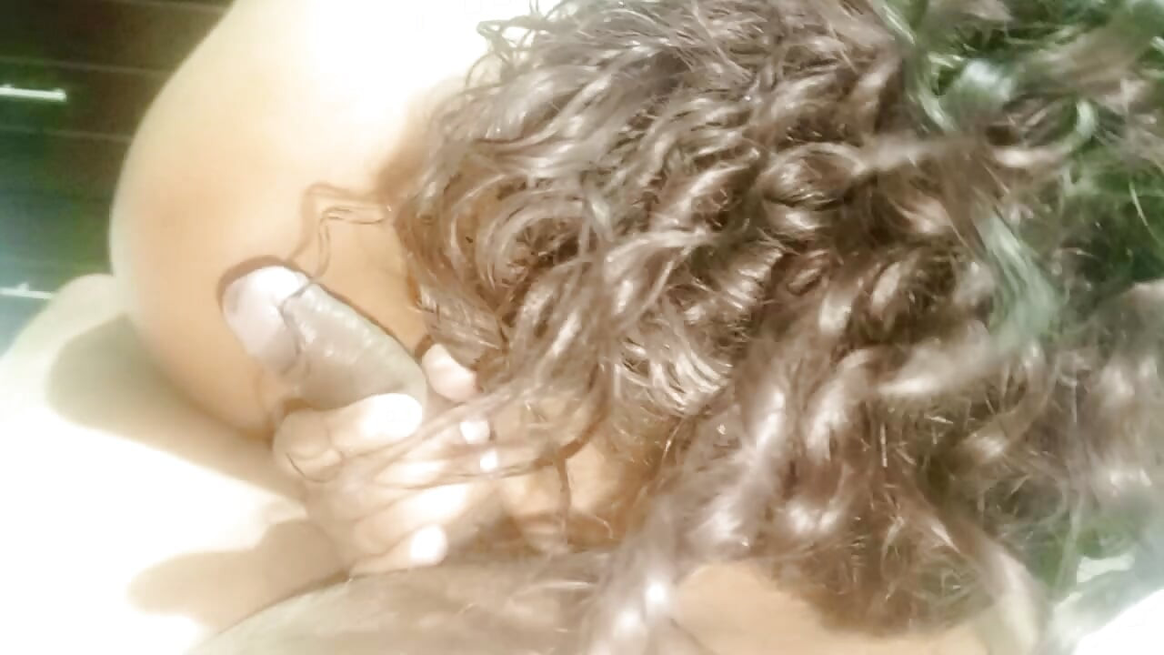 ดูดควยและขี่ควยเพื่อนบ้านด้วยตูดใหญ่ของกู