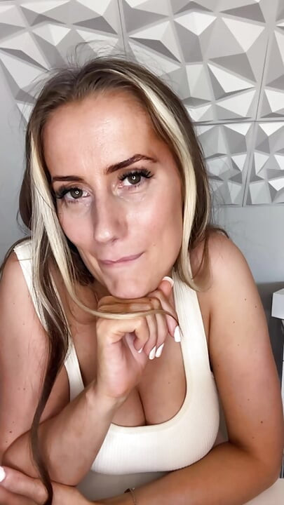 Văn phòng máy bay bà già người Anh JOI