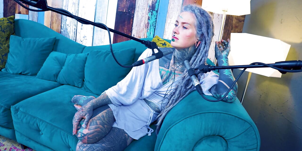 Main S ke baare men baat karta hoon - sharm ki baat karte hain - asmr pdakaast sfw baat kar rahi hai jaahil patli larki dredalk taitoo mdal syahi vaali larki