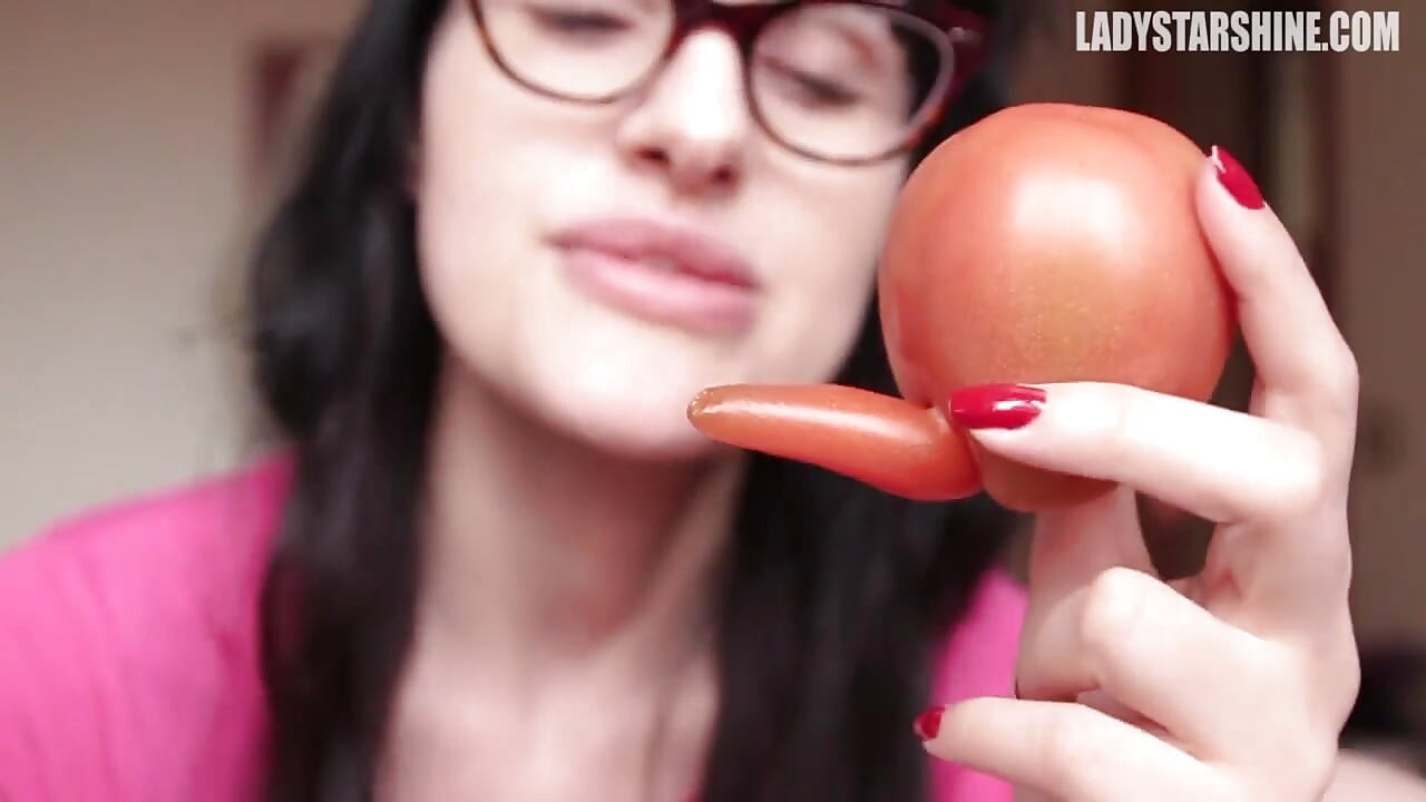 Pea cherry tomato to play with