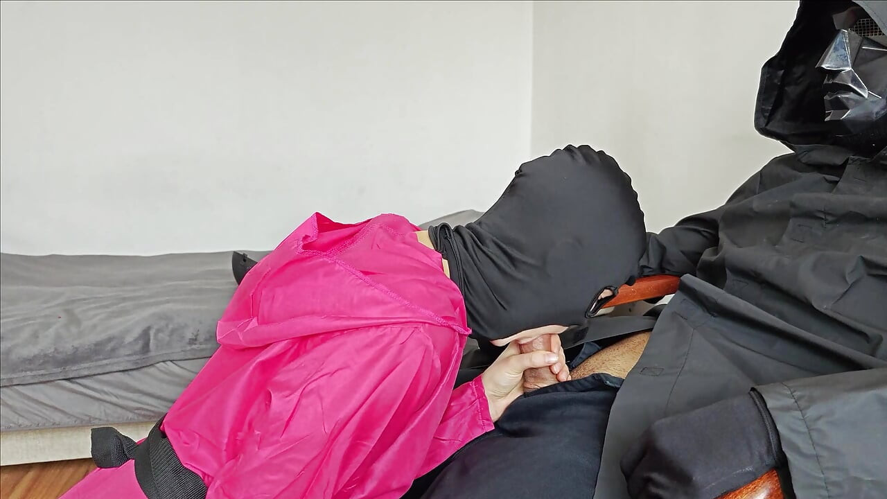 The Squid Game Does Not Tolerate Breaking The Rules.The Boss Cums On His Employee's Tongue