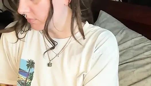 Виртуальный секс с курением, скачка в видео от первого лица и слюни с Chery Trees