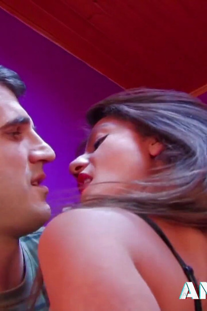 Yesenia rock anal gefickt und bekommt einen süßen sperma in den mund spritzt