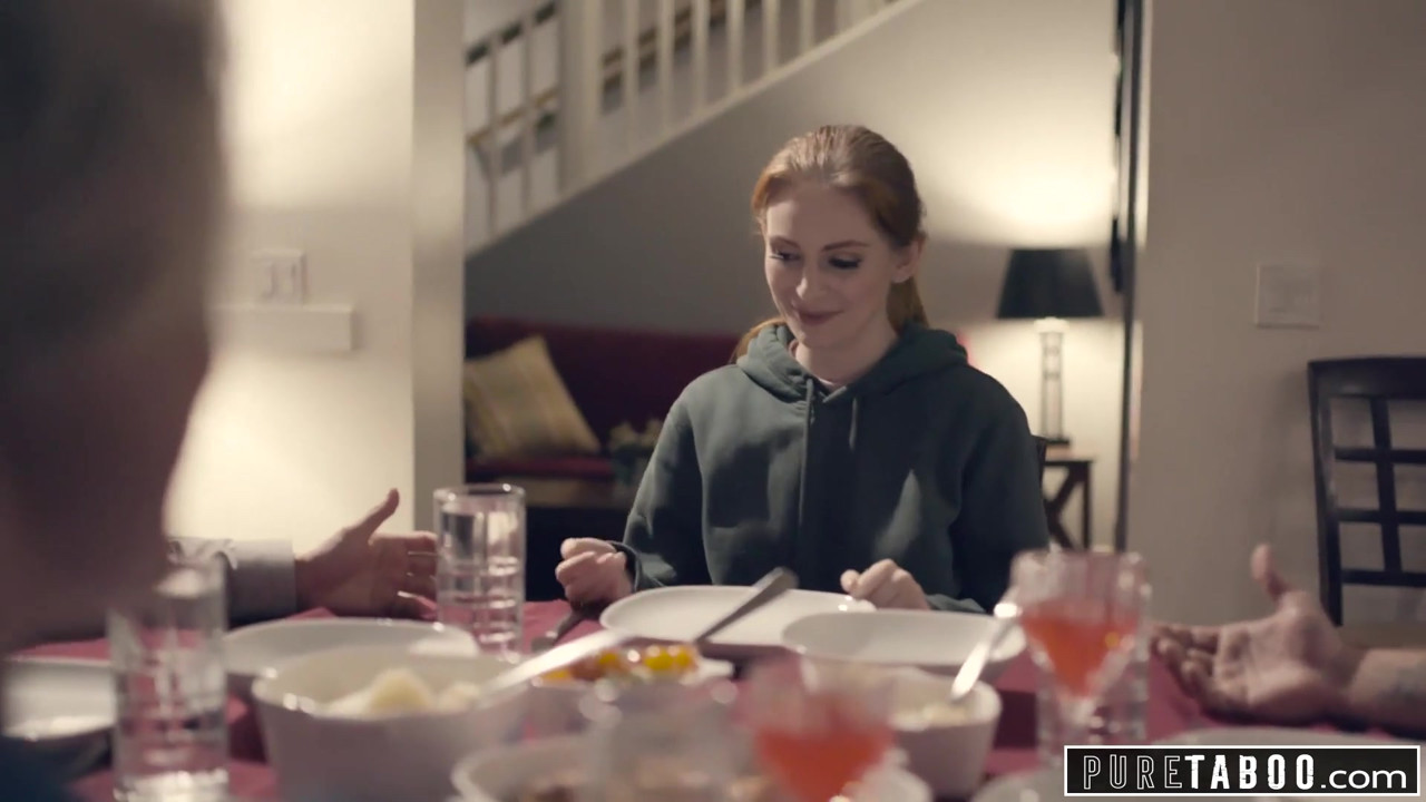 純粋なタブー義理の両親と義理の兄が新しい妹を歓迎