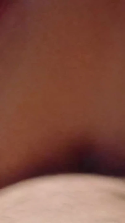 Δυνατή στιγμή από το "Νεαρό femboy Crsytal γαμήθηκε από χοντρό ώριμο πατριό"