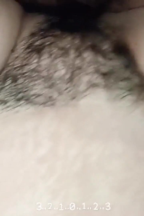 滿滿的奶水，現在我老公操我，這讓他很熱，最後他進入了我的大屁股