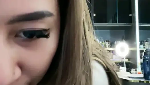 Indonesisches beliebtes modell, sich nackt machen