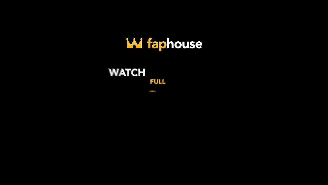 Latina-model met grote reet in sexy lingerie wil op een lul rijden