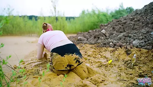 Orgasm in lake of mud
