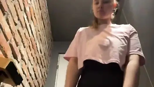 Masturbating in the gym with jucielussie