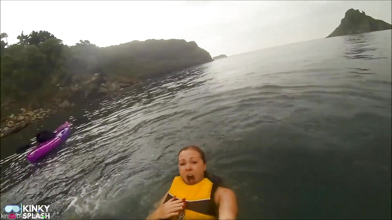 Open Water Kayak Dezastru pentru non înotător - salvat de Lifejacket