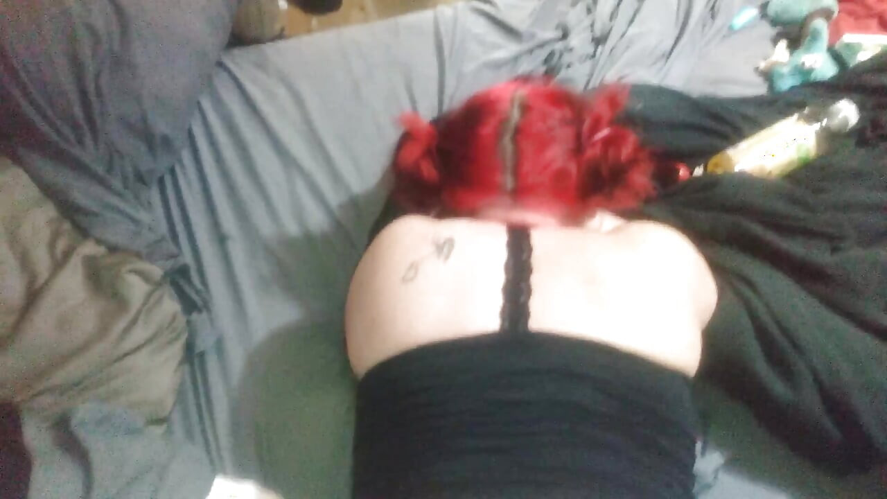 O curvă dolofană are parte de futai cu pulă mare și neagră