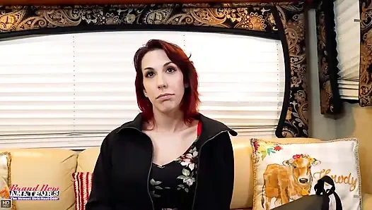 Огненная рыжая Scarlett Foxx с большими сиськами и глубокий минет для жесткого неустанного хлопка!