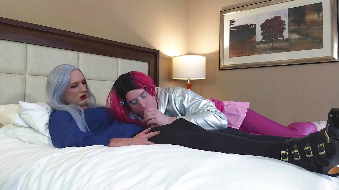Hot Crossdressing Goddess får blowjob fra Trans Kelsey Masters - Samling 2