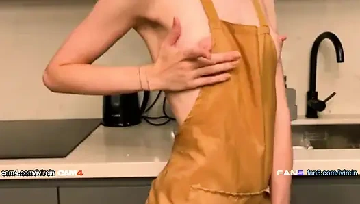 Tonton cewek mungil ini basah kuyulkan memeknya