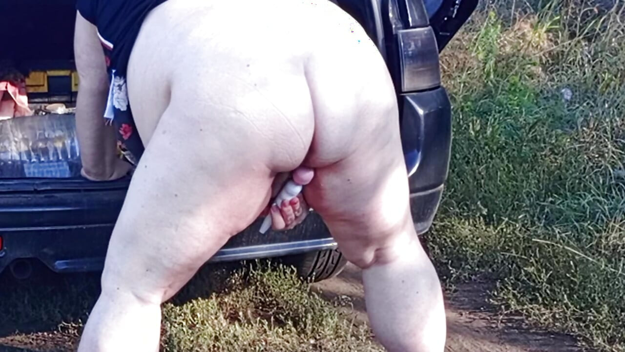 neighbor gets lots of orgasms with squirting