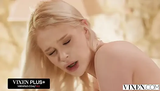 Vixen kusursuz sarışın Avrora Meey patronunun kalın sert yarağa karşı koyamıyor