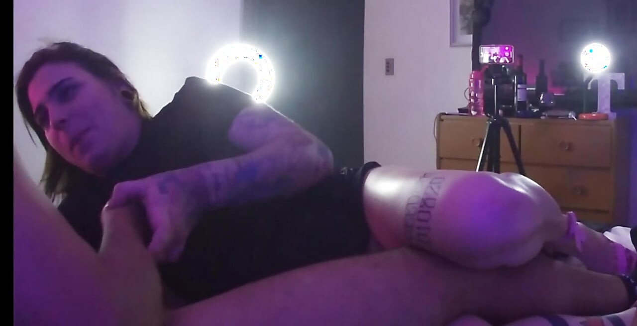 我把它给了我的男朋友没有避孕套, 他里面煮了 第二部分