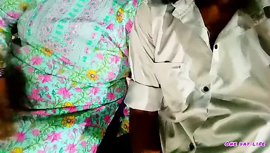 Genç oğlan oyun alanında egzersiz yapan tamil evli kadınla seks yapmaya çalışıyor