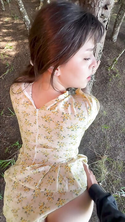 เย็ดกูจัดหนักก่อนใครจะเห็นเรา! แฟนสาวคนสวยเย็ดกูในเดตครั้งแรกในป่า