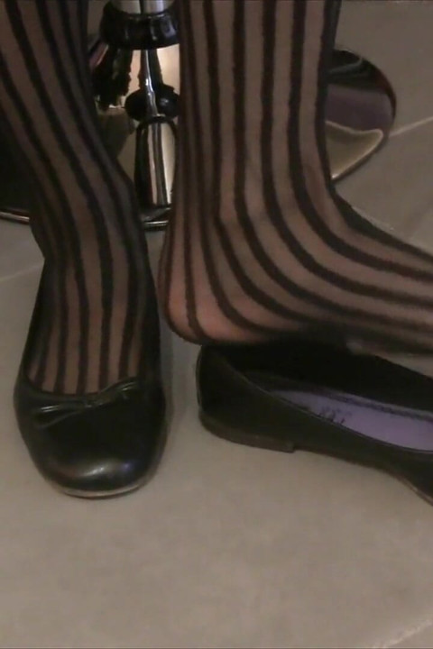 Nyllady Footplaying with a Phone Card in Patent Black Stockings