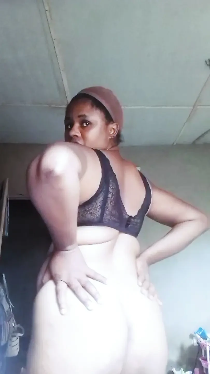 Nigerian village girl getting squirt on the live video
