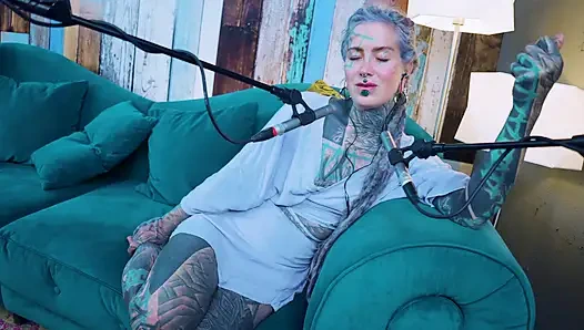 Aku berbicara tentang f - fear - asmr podcast sfw berbicara tentang gadis gothic bertato rambut gimbal