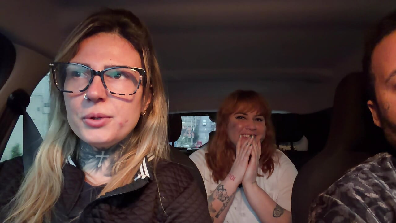 Scavenger en carton pour était excité quand elle nous a vu
