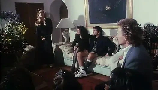 Moana Ve Kariyer Sürtük Arkadaşları Penis Emiyor Ve Her Delikten Alıyor